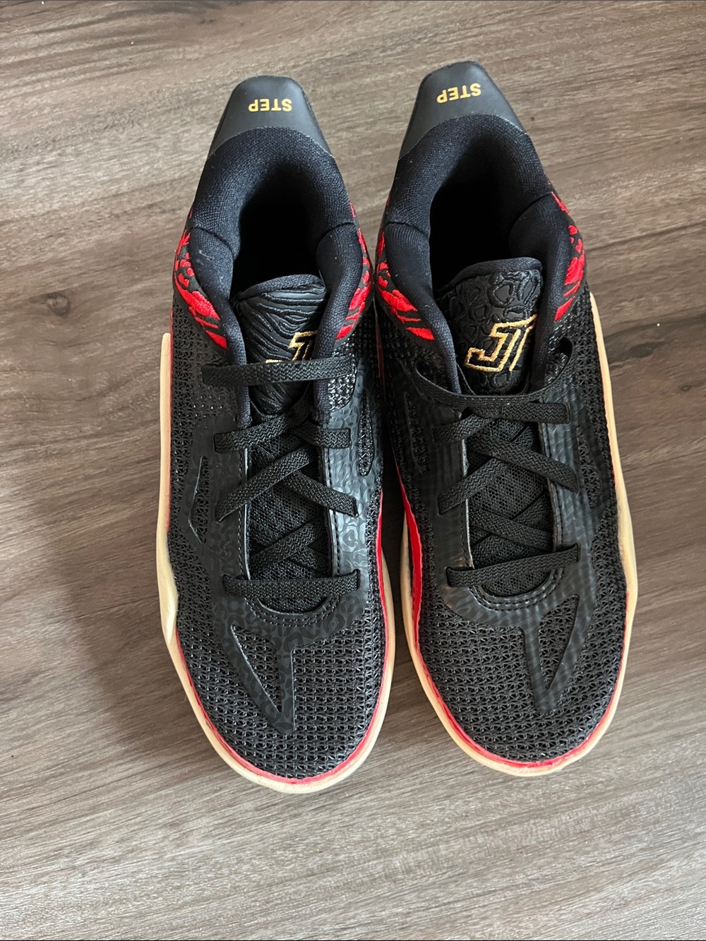 STEP Performance Kids Black and Red Low-Top Trainers